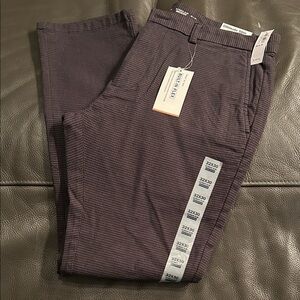 NWT Old Navy Men's Black and Gray Ultimate Slim with Built-In Flex (32 x 30)
